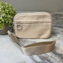 Load image into Gallery viewer, Rue Wristlet Wallet