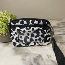 Load image into Gallery viewer, Rue Wristlet Wallet
