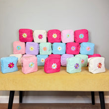 Load image into Gallery viewer, Daisy Square Pouch
