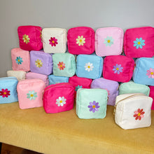 Load image into Gallery viewer, Daisy Square Pouch
