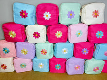 Load image into Gallery viewer, Daisy Square Pouch
